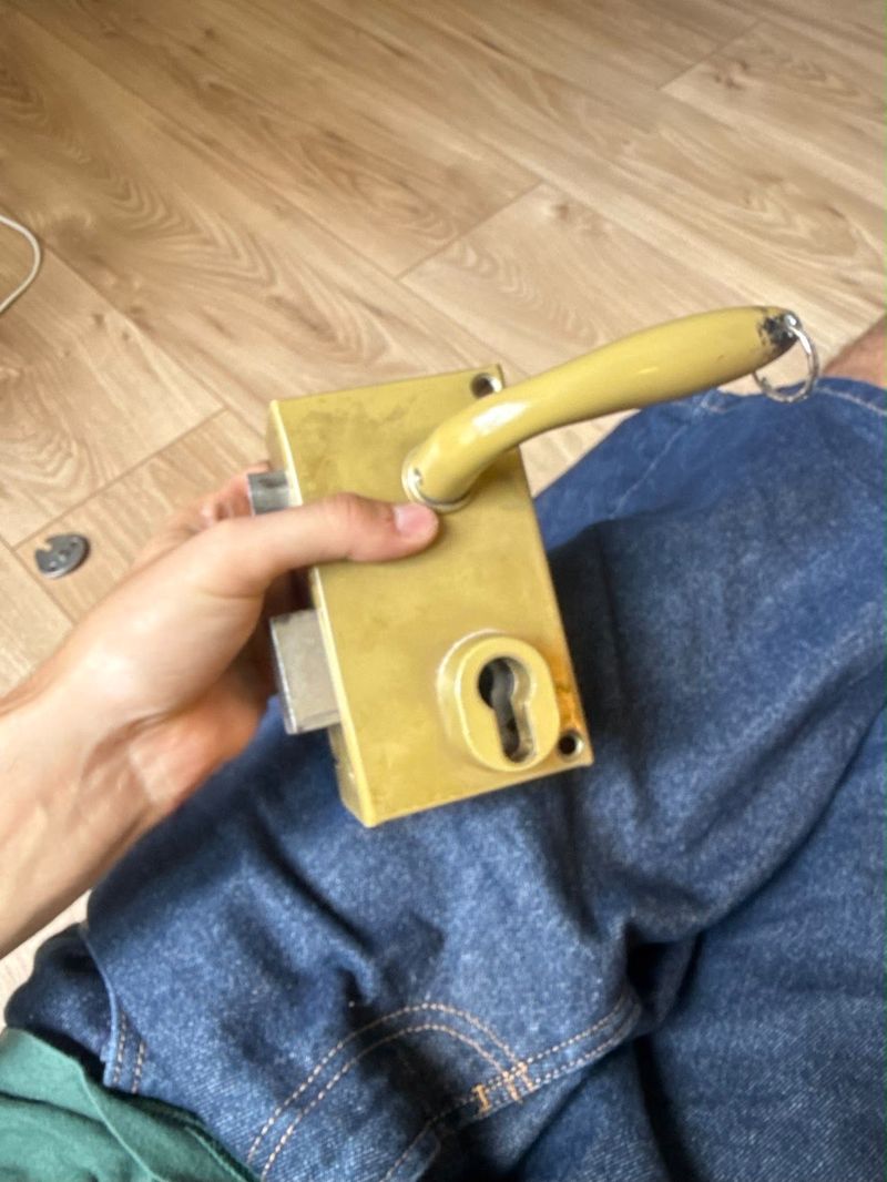 Ancienne poignée de porte et cylindre