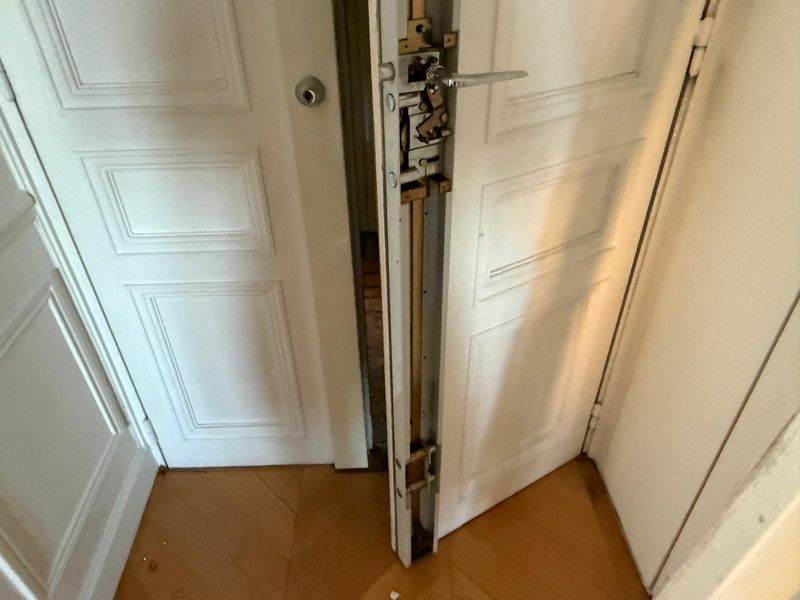Porte blindée multipoints ouverte